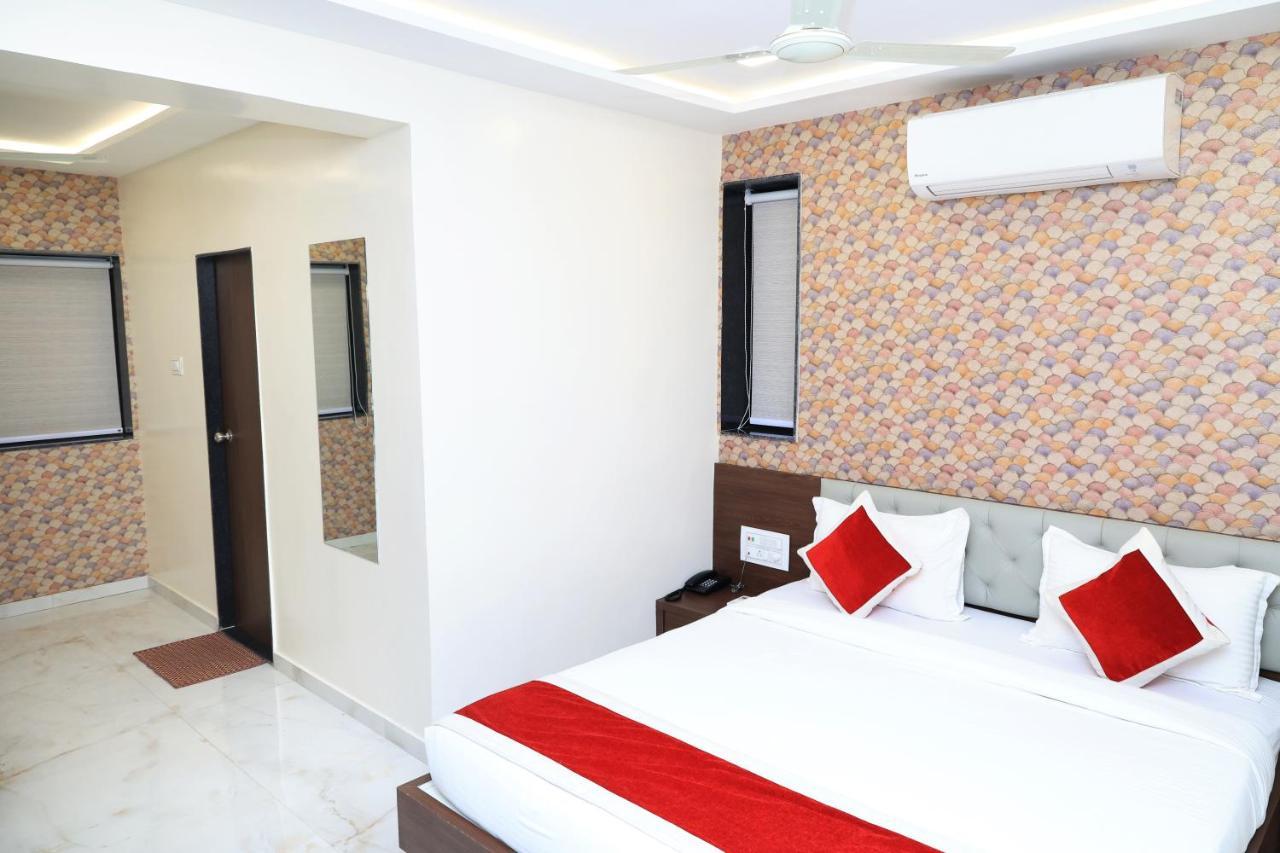 Hotel Sai Neel Surate Extérieur photo